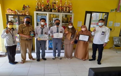 Penyerahan Penghargaan Pemenang oleh Kantor Bahasa Babel